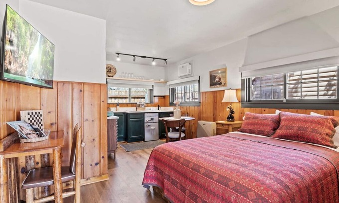 Colorado Springs Cabin | Timber Lodge Cabin #2