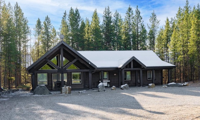 Valemount House | Timber Lodge Cabin Rental