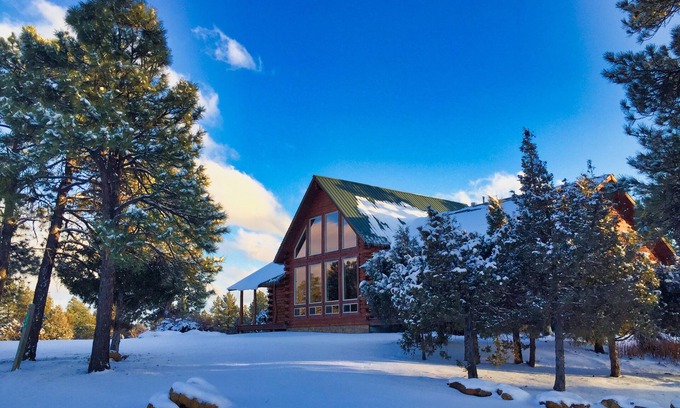 Timber Ridge Ranch House | Timber Lodge: Family Log Hm w/Amazing Views, 3 Acres Near Town, A/C, Hot Tub