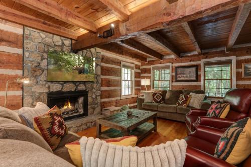 Big Canoe House | Timber Lodge - Relax in rustic luxury in Big Canoe