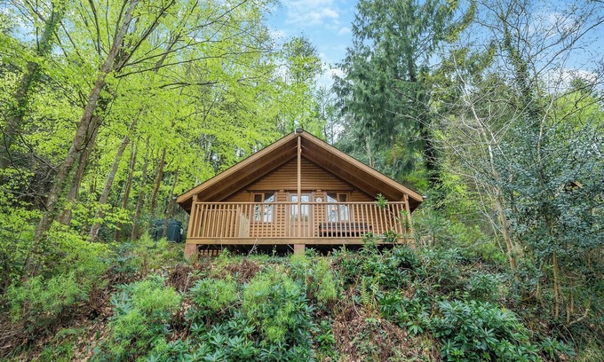 Westleigh Ski Chalet | Timber lodge set by the lake with one double and one twin.