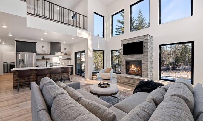 Lead House | Timber Trails: Pet-Friendly Haven for Adventurers