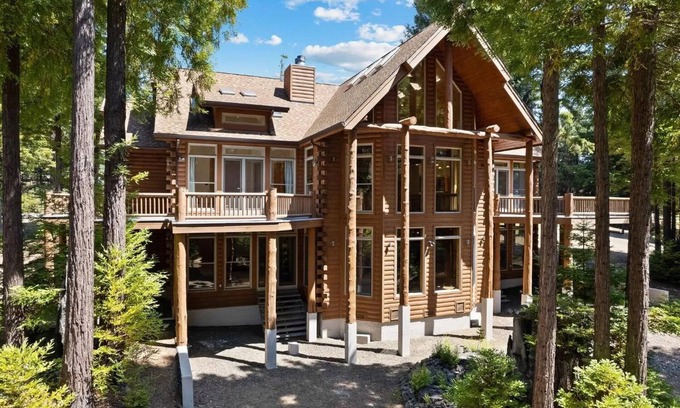 Fort Bragg House | TIMBER VACATION - Home Movie Theater, Ping Pong, Air Hockey, Pool - Fort Bragg