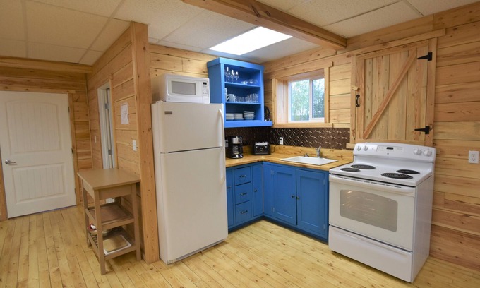 Tisdale Cabin | Timberland Lodges - Tamarac Lodge, lower suite