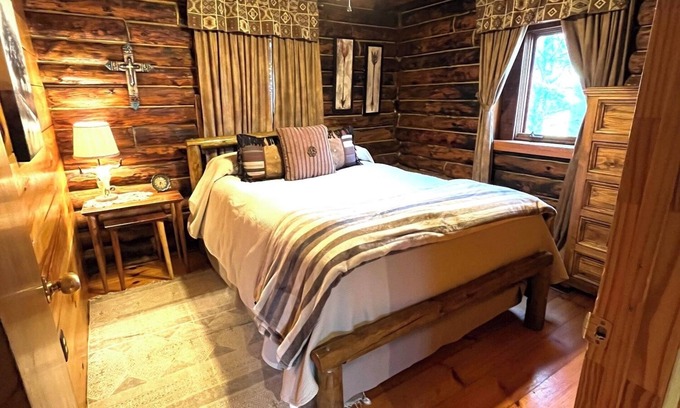 Old Washington Cabin | Timberline Cabins - The Huntington Cabin - WiFi, Hot Tub, Fireplace