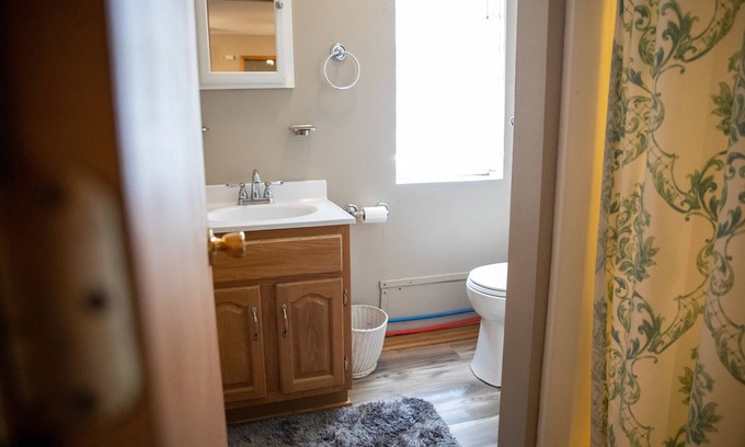 Old Washington Cottage | Timberline Cabins - Wildwood Cottage - Hot tub, Pets, Fireplace