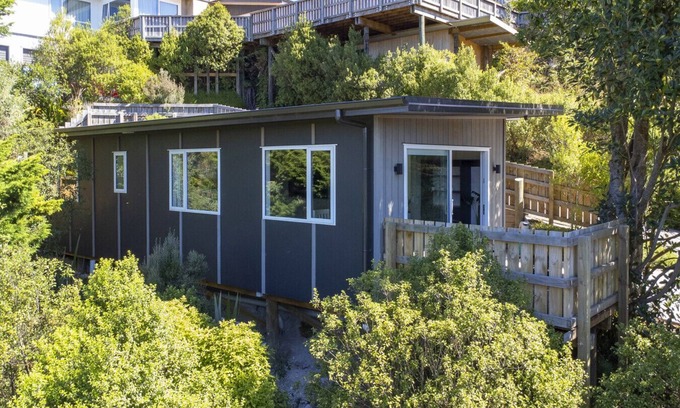 Taupo House | Timberline Retreat - central location