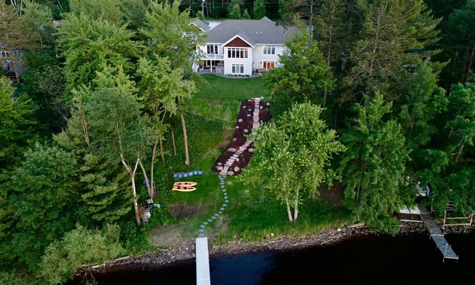 Chippewa Falls House | Timberline Sunset is the perfect family retreat for 18 guests