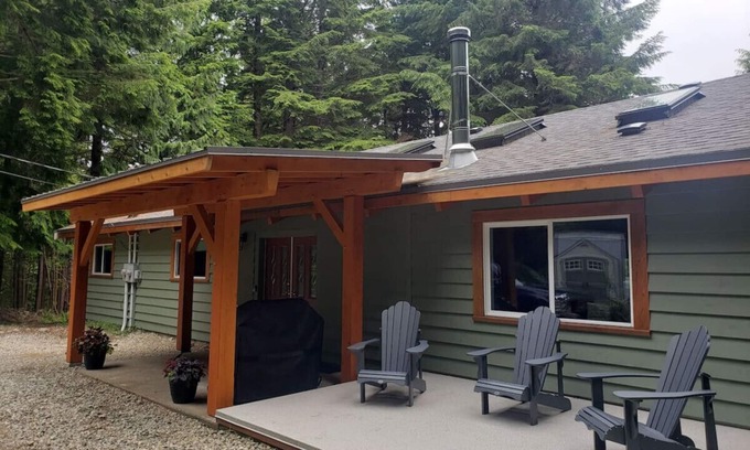 Ucluelet House | Timbers by Evergreen Forest Cabins