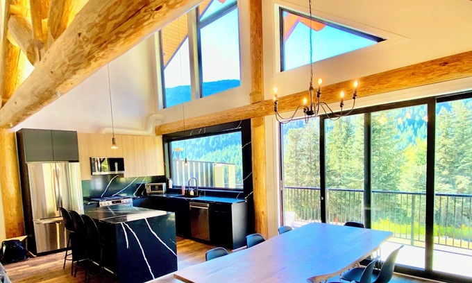 Hemlock Valley Cabin | Timberwolf A- New Luxury Lodge *HOT TUB* GAMES ROOM*