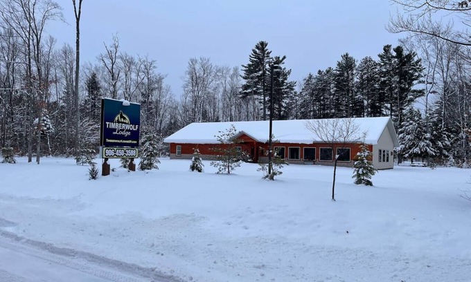 Steuben House | Timberwolf Lodge Directly on Haywire Snowmobile & ATV Trial