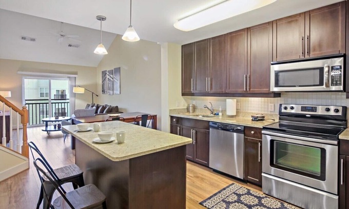 Eisenhower East Apartment | Time to Relax on The Cozy Old Town LOFT