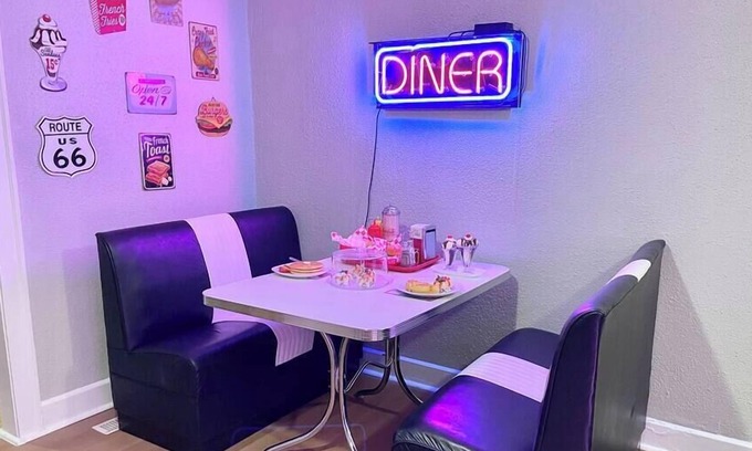 Mapleton/Fall Creek House | Time Traveler's Dream: Retro 80s Fun!