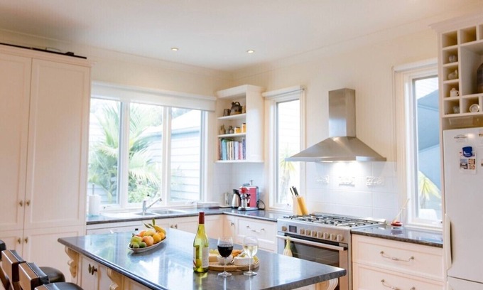 Point Lonsdale House | Timeless Charm Meets Modern Comfort: Your Victorian Retreat