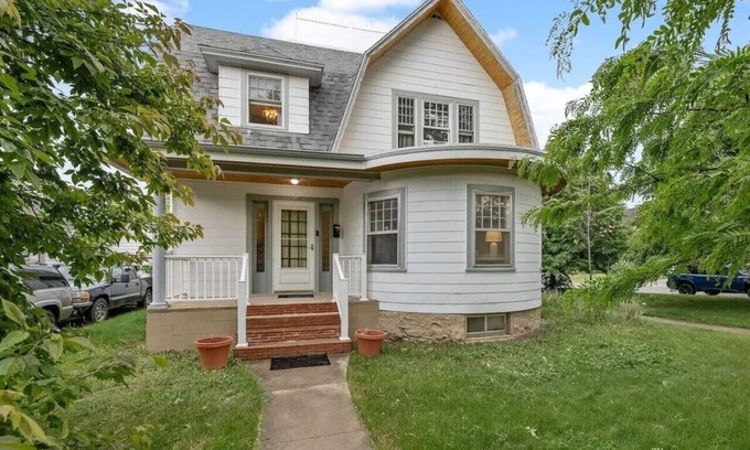 Rapid City House | Timeless Charm Meets Grand Living - 6Beds, 3.5 Baths Historic Home in Rapid City