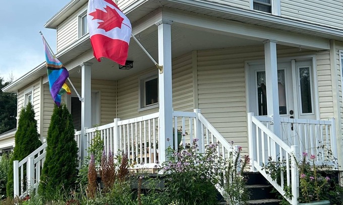 Grand Barachois House | Timeless elegance, pet friendly, in the famous Parlee Beach coast of NB.