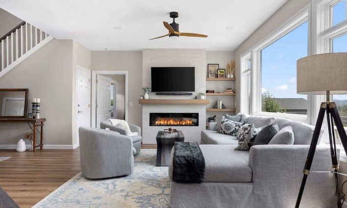 Williamsburg House | Timeless Escape | Horse Show
