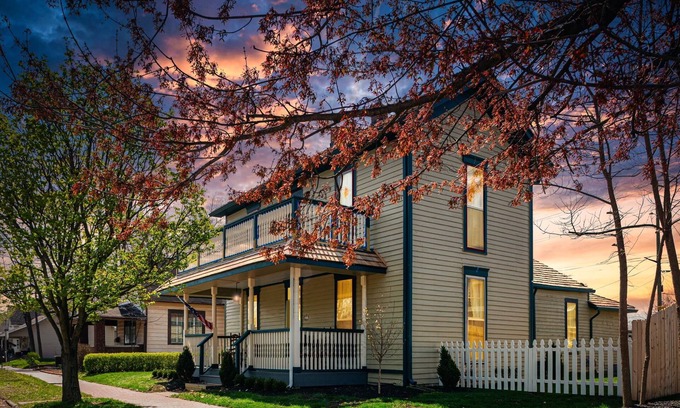 Noblesville House | Timeless on Tenth - Historic Downtown Noblesville