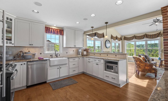 Burgettstown House | Timeless Renovated Pre-Civil War Guest House
