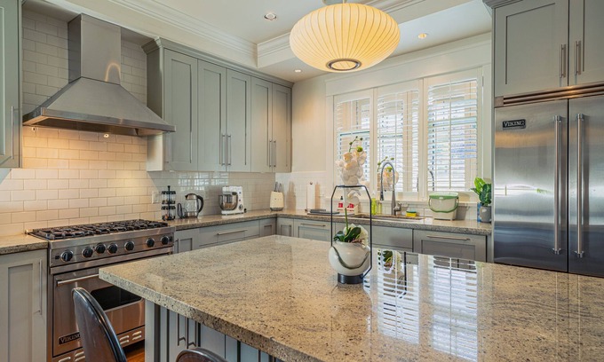 Dunbar House | Timeless Retreat Close to Central Vancouvern