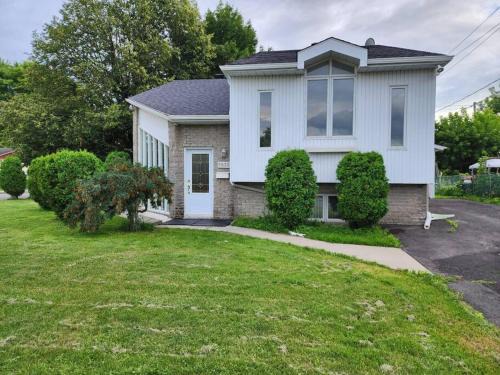 Saint-Hubert House | Timeless Tranquility, a place near everything!