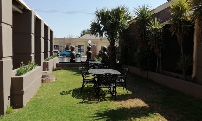 Vryburg Bed & Breakfast | Times Premier Lodge