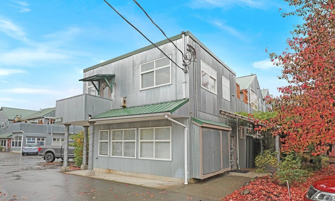 Courtenay House | Tin Town Tranquility