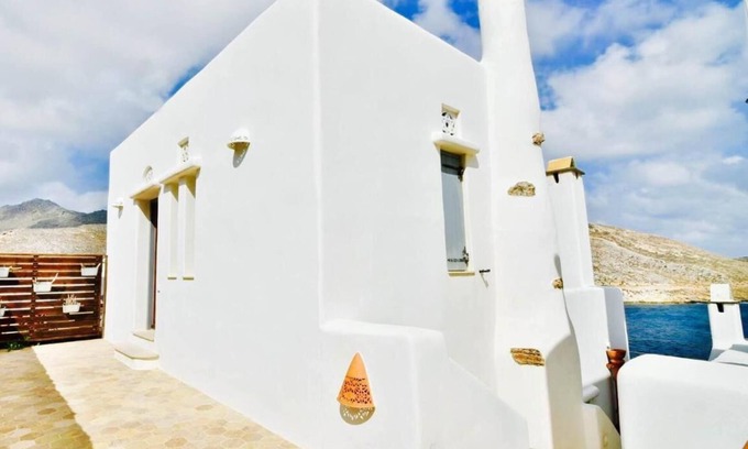 Panormos Villa | Tinos : House/villa & Suites