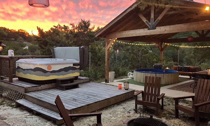Lakehills Cabin | Tiny cabin/guest house with hot tub and pool surrounded by nature