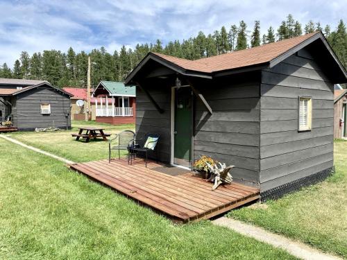 Rapid City House | Tiny Cabin with Beautiful Lake Views in Rapid City, South Dakota