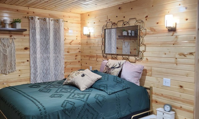 Edina Cottage | Tiny Cozy Cottage in Edina, MO