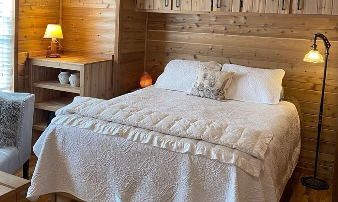 Carbon Hill Cottage | Tiny cozy Cottage in Hocking Hills Ohio Area