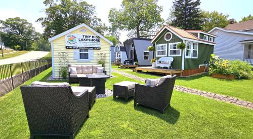Lakeside Hotel | Tiny Digs Lakeshore - Tiny House Lodging