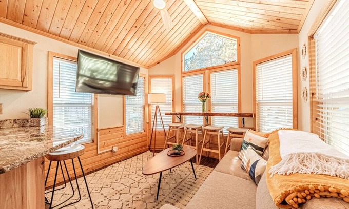 Woodland Park House | Tiny Haven | Spacious Feel, BBQ & Peak Views