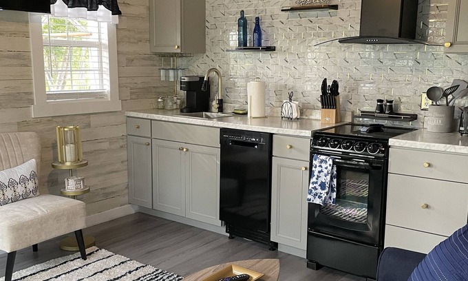 Myrtle Grove Cottage | Tiny Hideaway Cottage - cozy, private and pet friendly