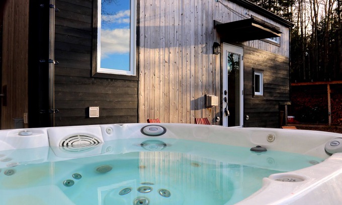 Saint-Simon Ski Chalet | Tiny House, Entre mer et Montagne with hot tube and acces St-Laurence river
