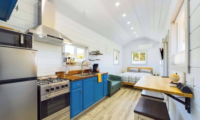 Rohnerville Apartment | Tiny Home Big yard Su