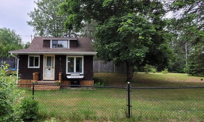 Norland Cottage | Tiny Home Cozy Cabin in Kawartha Lakes