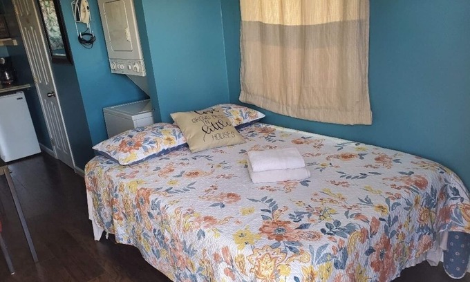 Stockton Cottage | Tiny Home Experience