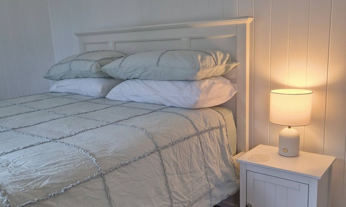 Kuranda Apartment | Tiny home in the rainforest. Relax with the Wallabies and abundant birdlife,
