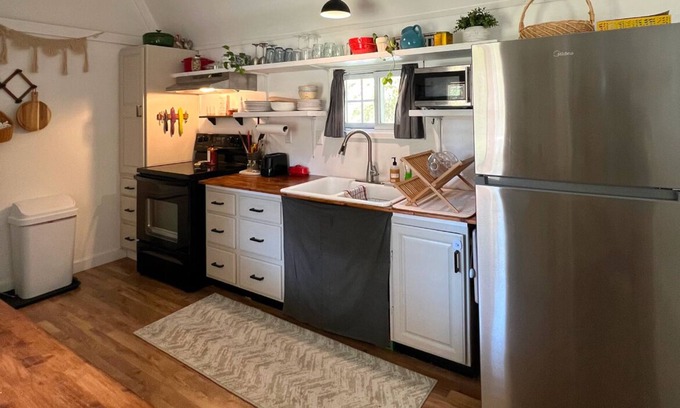 Tallassee Cabin | Tiny Home near Monster Mountain MX Park and Lake Martin