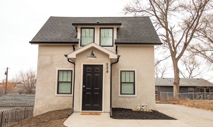 Sioux Falls House | Tiny Home on a Hill Close to Downtown, Sanford Premier Center and Airport