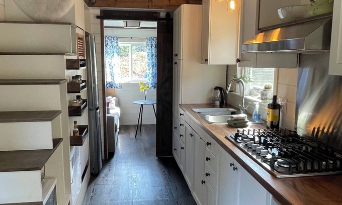 Yellow Point Cabin | Tiny home on Nature Sanctuary with access to private lake and hot tub