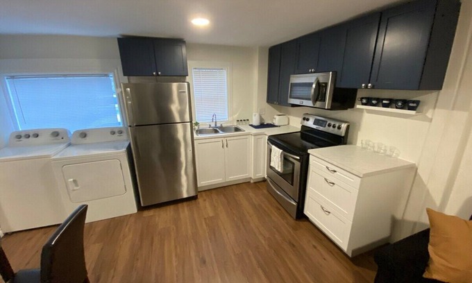 East Windsor House | Tiny Home | PetFriendly+Prime+Disney+Parking+Wifi