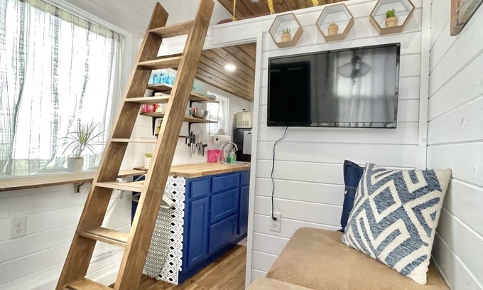 North Houston House | Tiny Home! With Great Layout! Unique Stay Nurses Welcomed