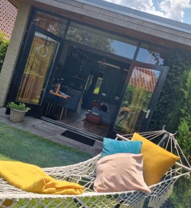 Stad aan 't Haringvliet Bed & Breakfast | Tiny House in de Boomgaard