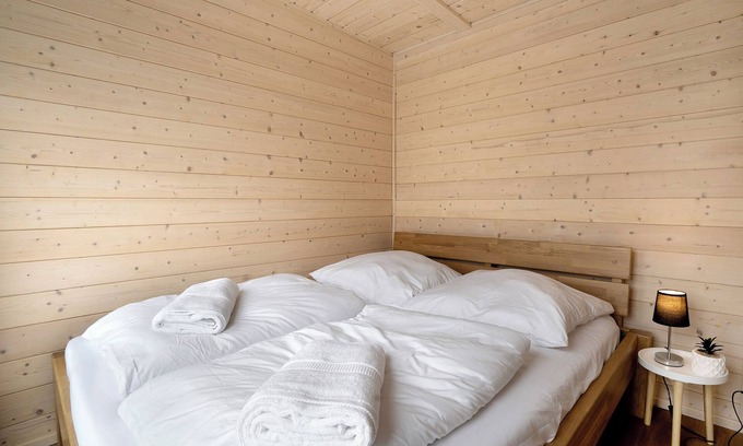 Lichterfeld-Schacksdorf Apartment | Tiny House ‘Andreas’ met terras, sauna en toegang tot het meer