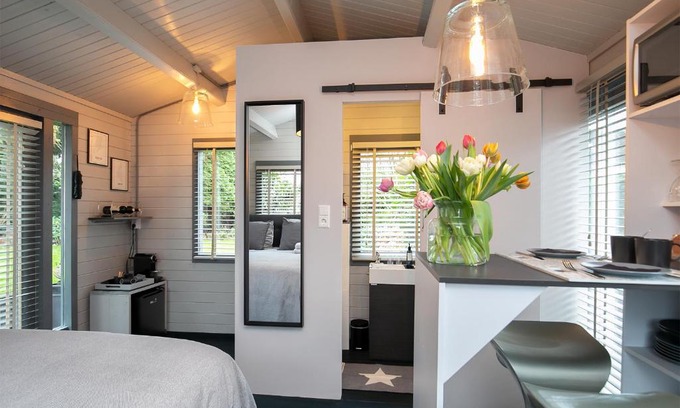 Municipality of Heemstede Bed & Breakfast | Tiny House Boatshed