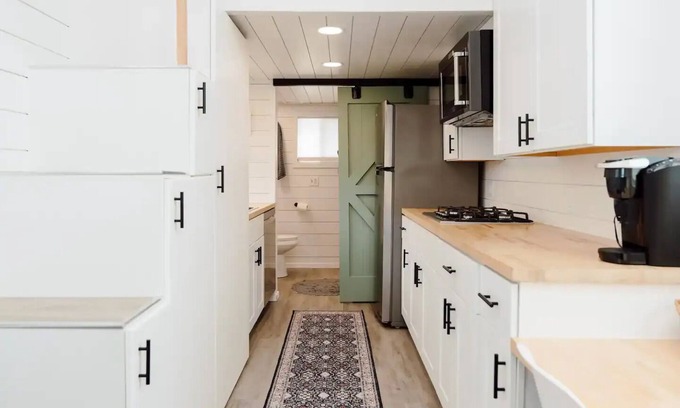 West Central House | Tiny House - Centrally Locatednn