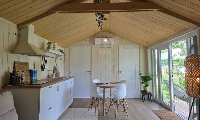 Hoogersmilde Ski Chalet | Tiny House Drents-Friese Wold with terrace and parking lot